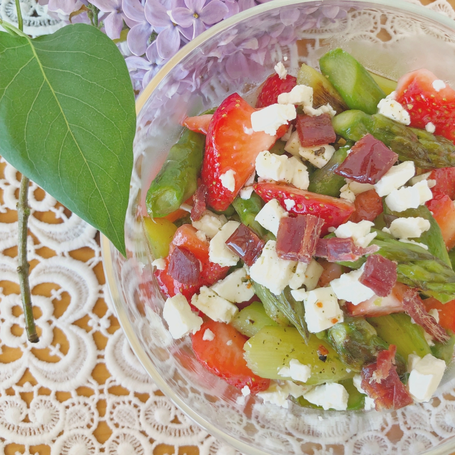 Spargel-Erdbeer-Salat – ein frischer Frühlingsbegleiter