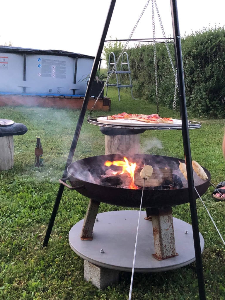 Feuerschale mit Stockbrot